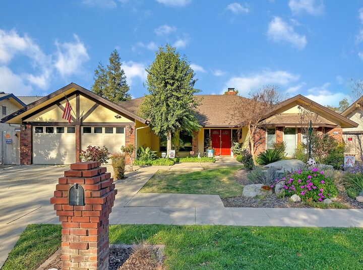 8417 N Del Mar Avenue  Fresno CA 93711 photo