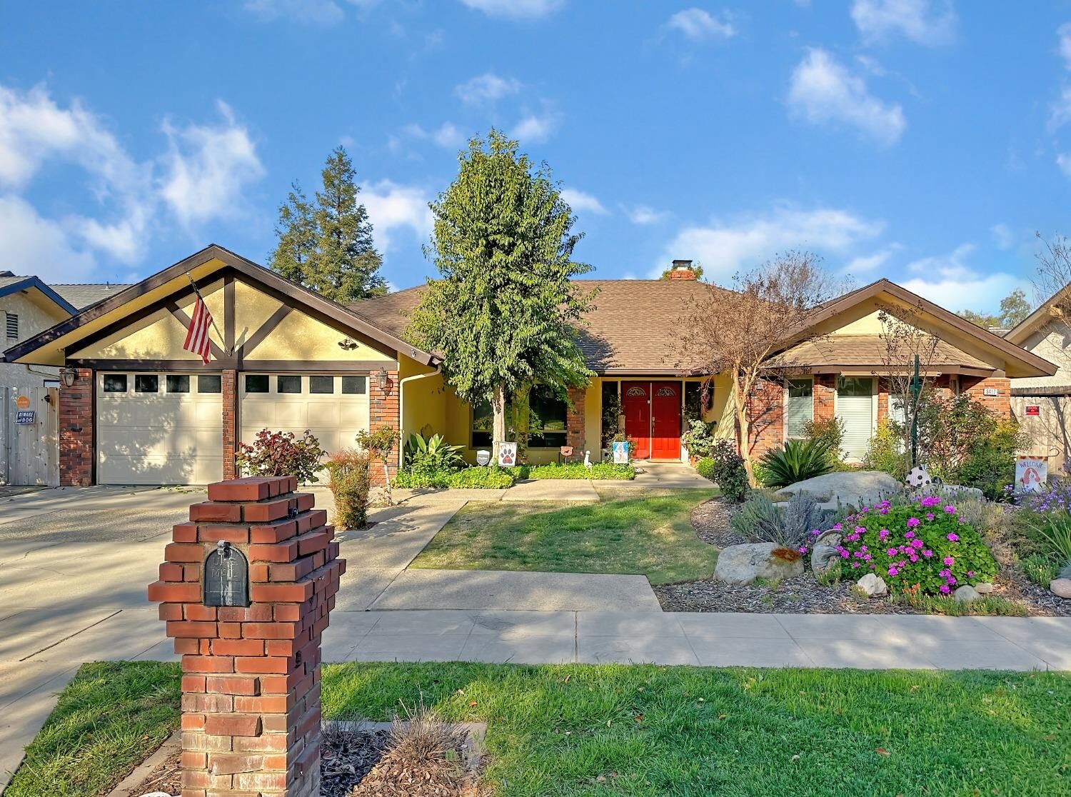Property Photo:  8417 N Del Mar Avenue  CA 93711 
