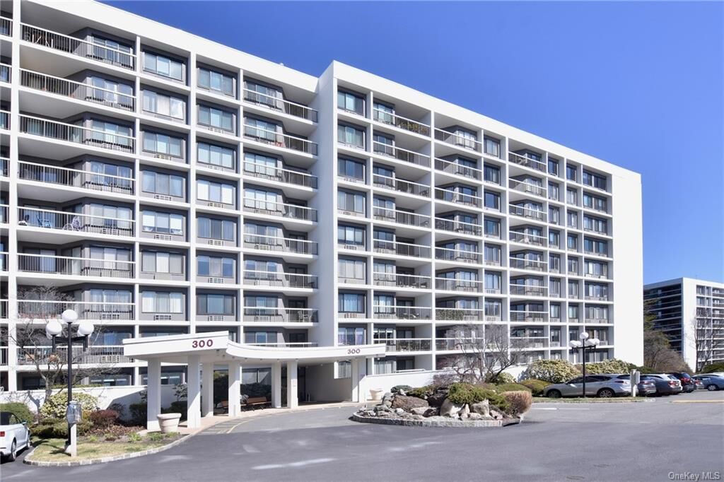Property Photo:  300 High Point Drive 410  NY 10530 
