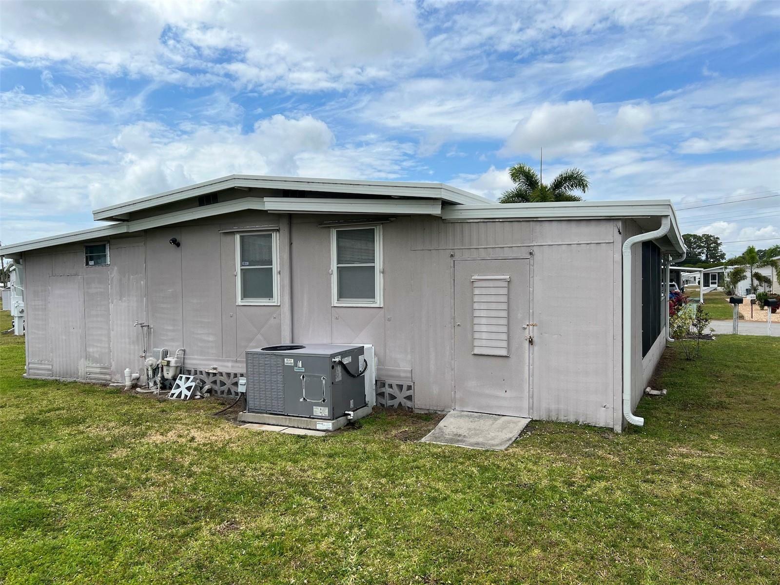 Property Photo:  1706 Old Elm Street  FL 34234 