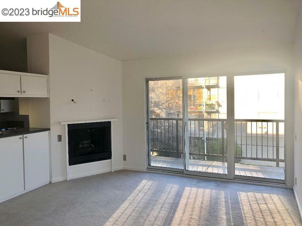 Property Photo:  525 Mandana Blvd  CA 94610 