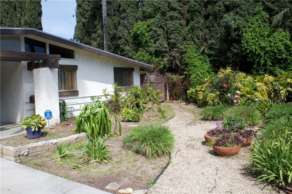 Property Photo:  7467 Zelzah Avenue  CA 91335 