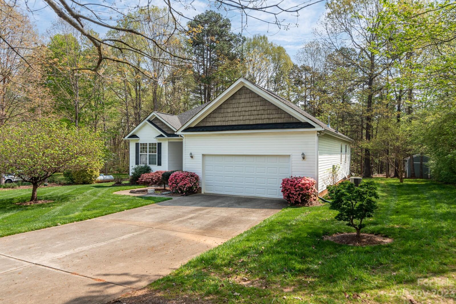 Property Photo: 1634 Warwick Court NC 28092