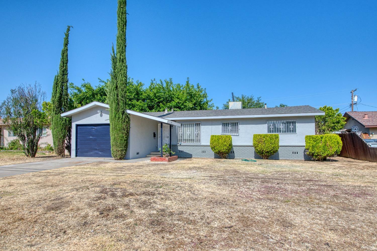 Property Photo:  1733 N Sierra Vista Avenue  CA 93703 