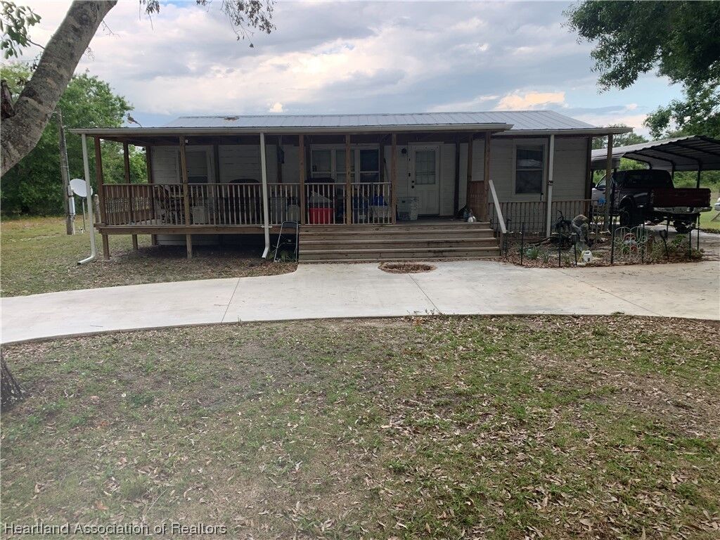 Property Photo: 1808 Varsity Terrace FL 33857