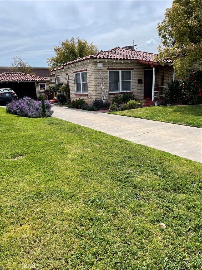 Property Photo:  1402 W 5th St  CA 93637 