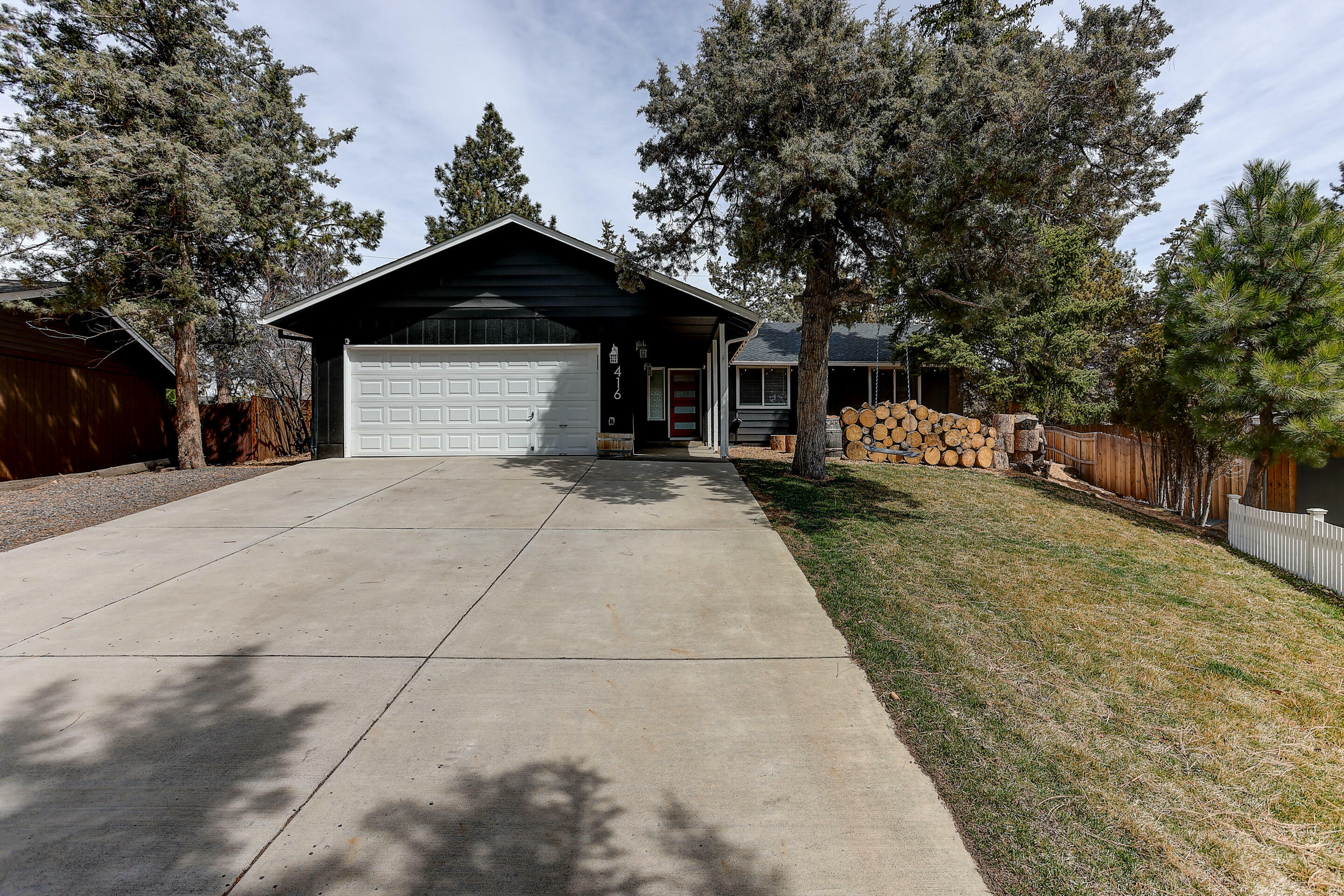 Property Photo: 416 SW Blakely Court OR 97702