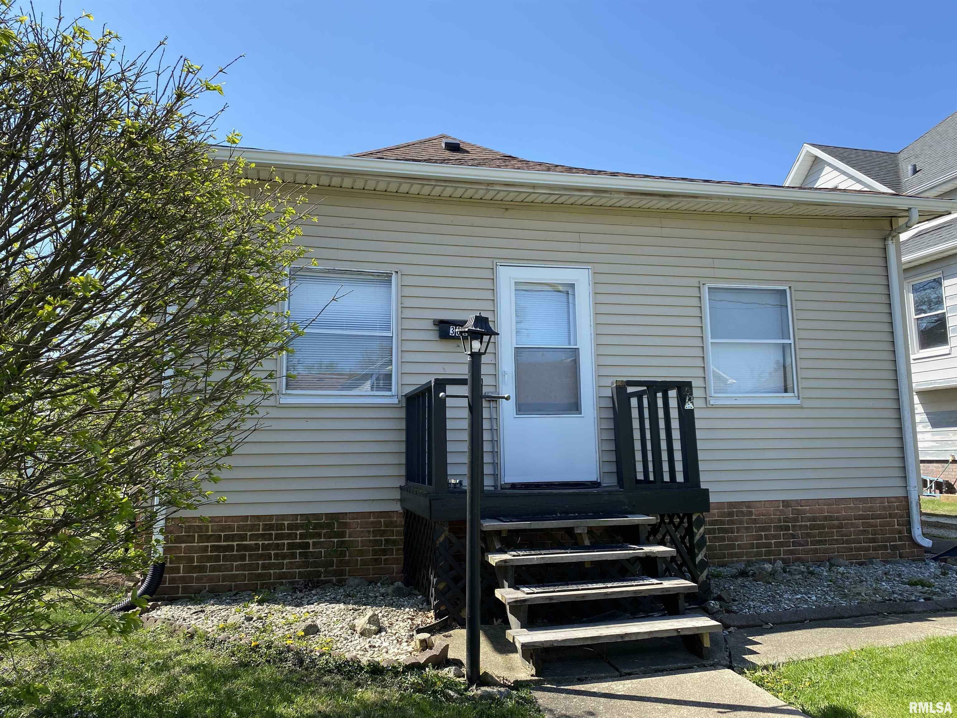 Property Photo: 362 W Locust Street IL 61520