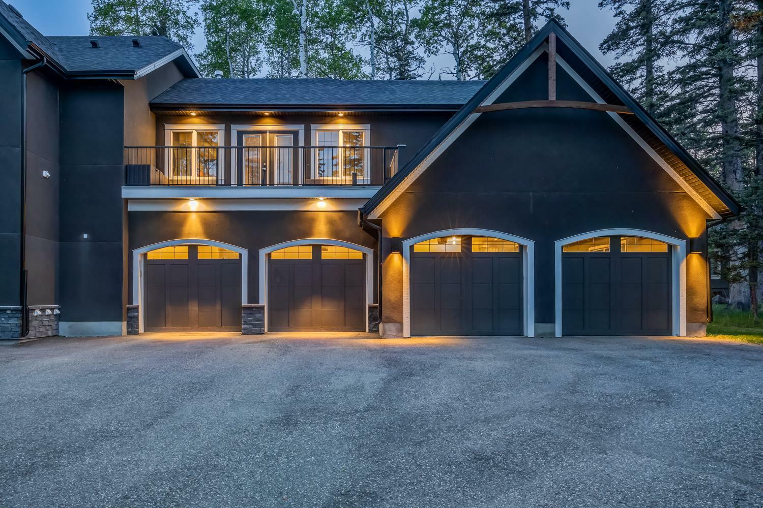 Property Photo: 401 Hawks Nest Grove AB T0L1W3