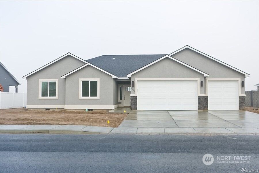 Property Photo:  939 P Street SW  WA 98848 