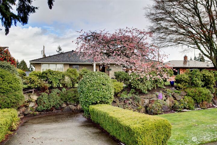 Property Photo:  4915 Rucker Avenue  WA 98203 