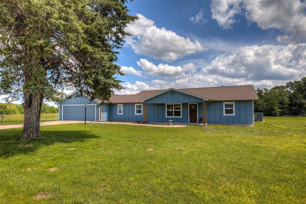Property Photo:  727 County Road 2439  TX 75482 