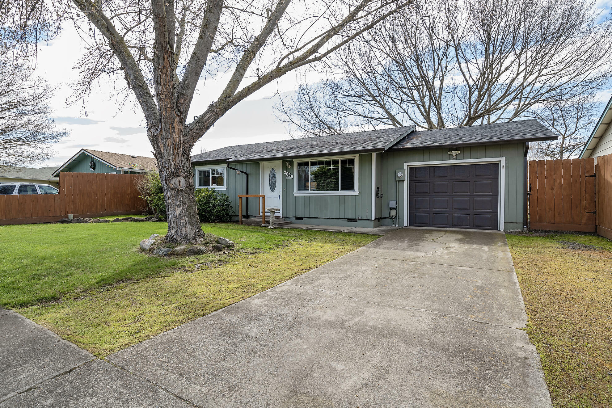 Property Photo:  3059 Glengrove Avenue  OR 97501 