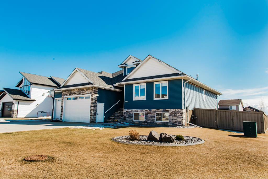 Property Photo: 10637 156 Avenue AB T8V 4N7
