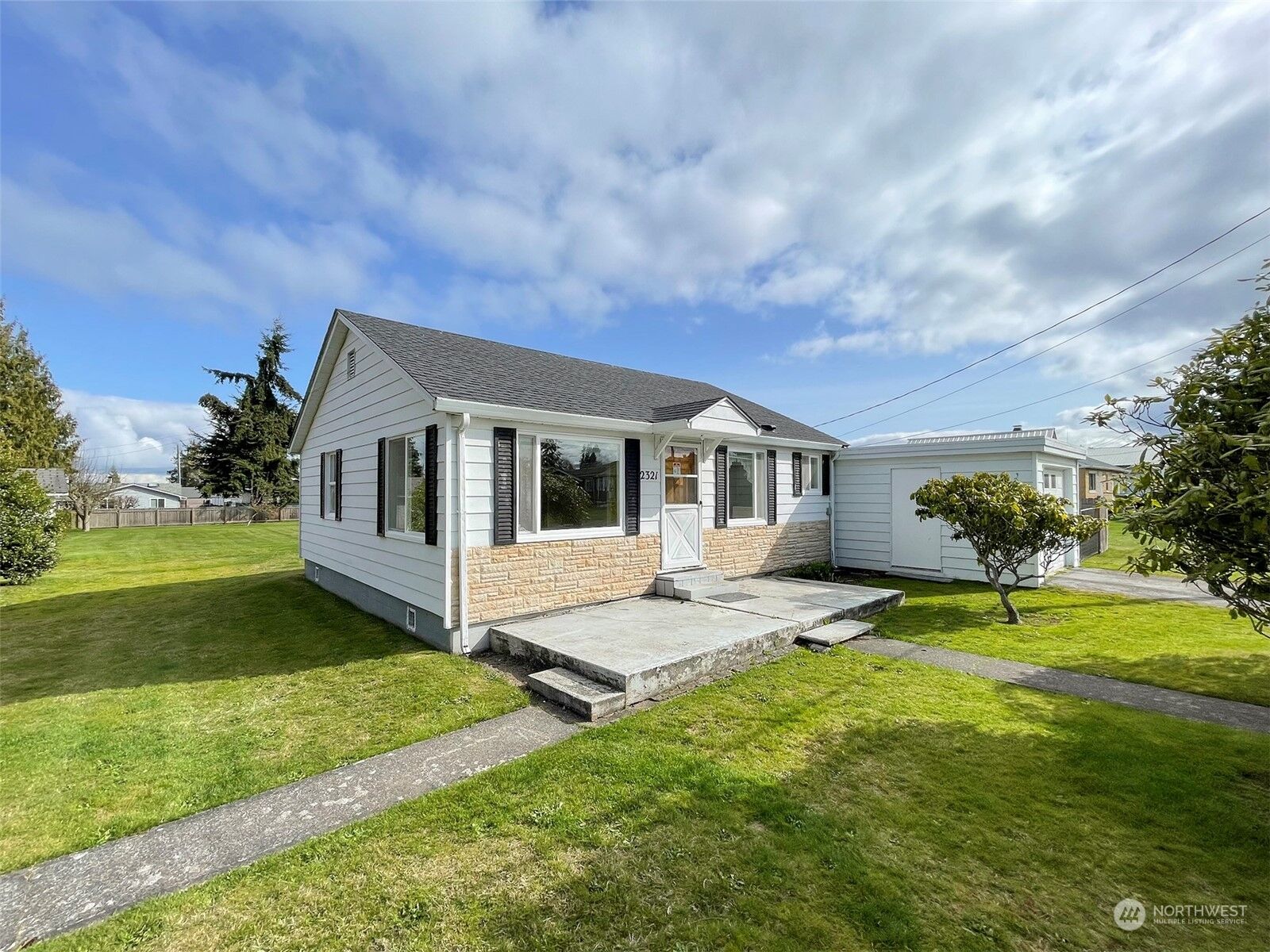 Property Photo:  2321 E 4th Avenue  WA 98362 