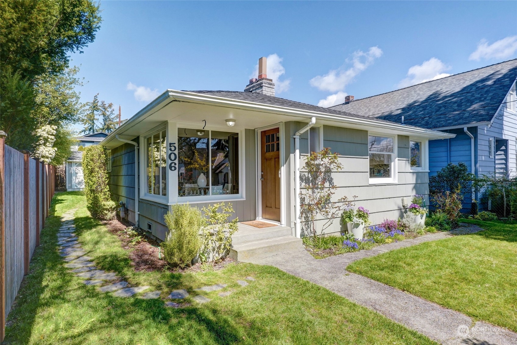 Property Photo:  506 N 104th Street  WA 98133 