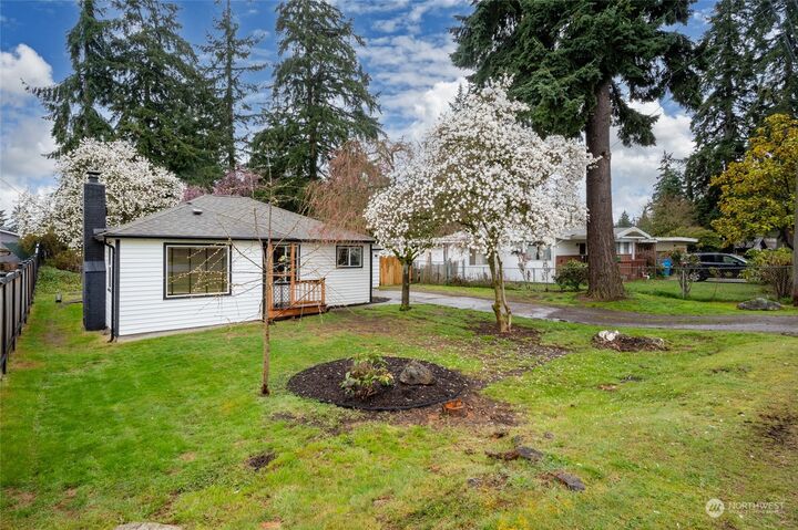 Property Photo: 15728 Midvale Avenue N WA 98133