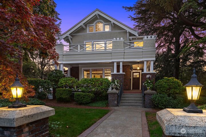 Property Photo:  5827 16th Avenue NE  WA 98105 