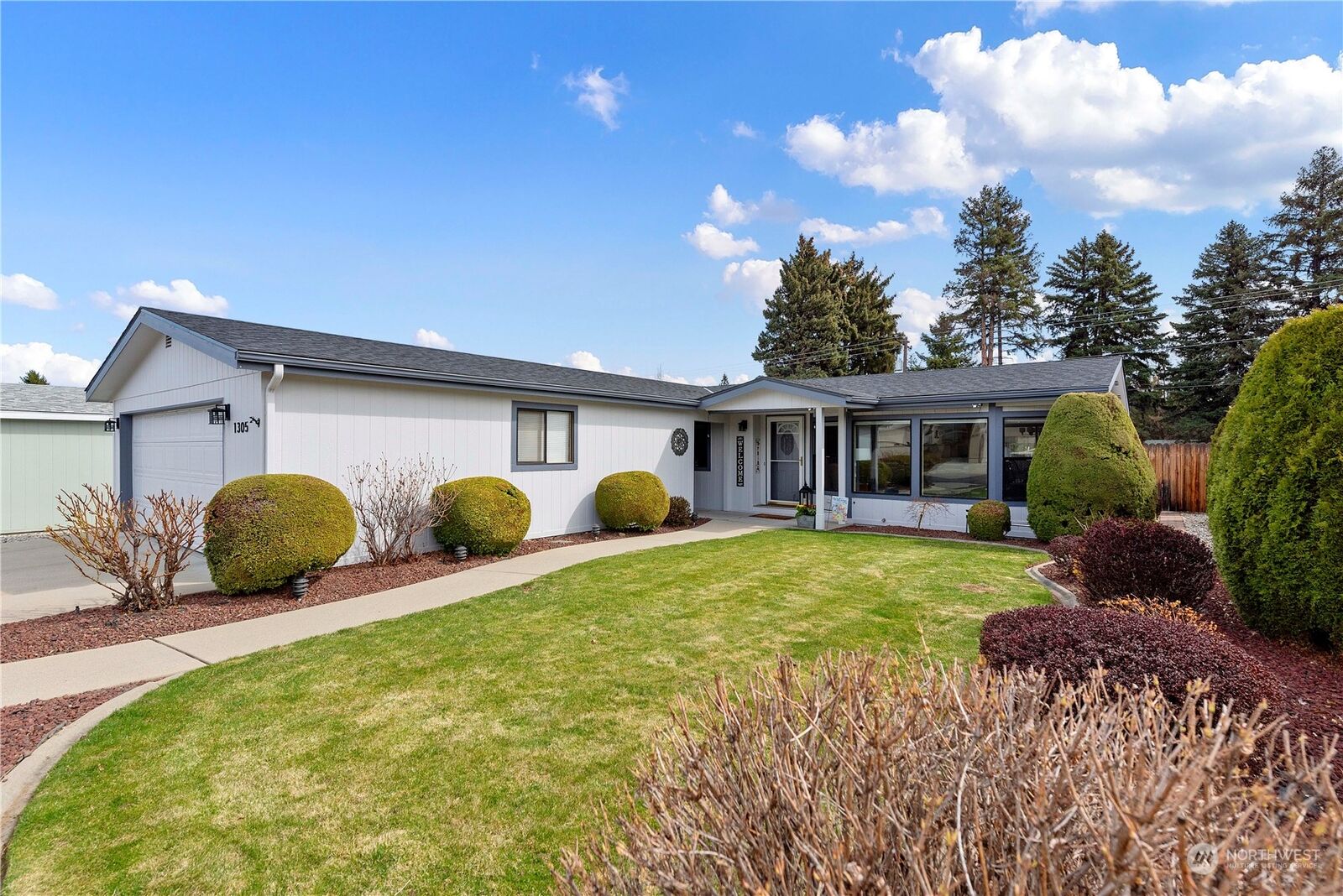 Property Photo:  1305 Icicle Place 43  WA 98801 