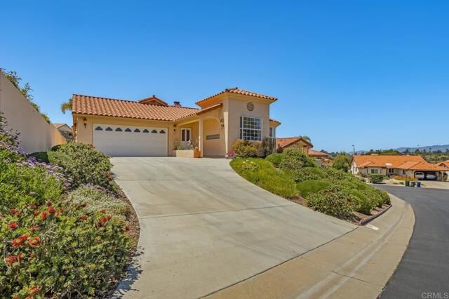 Property Photo:  1141 Crescent Bend Place  CA 92028 