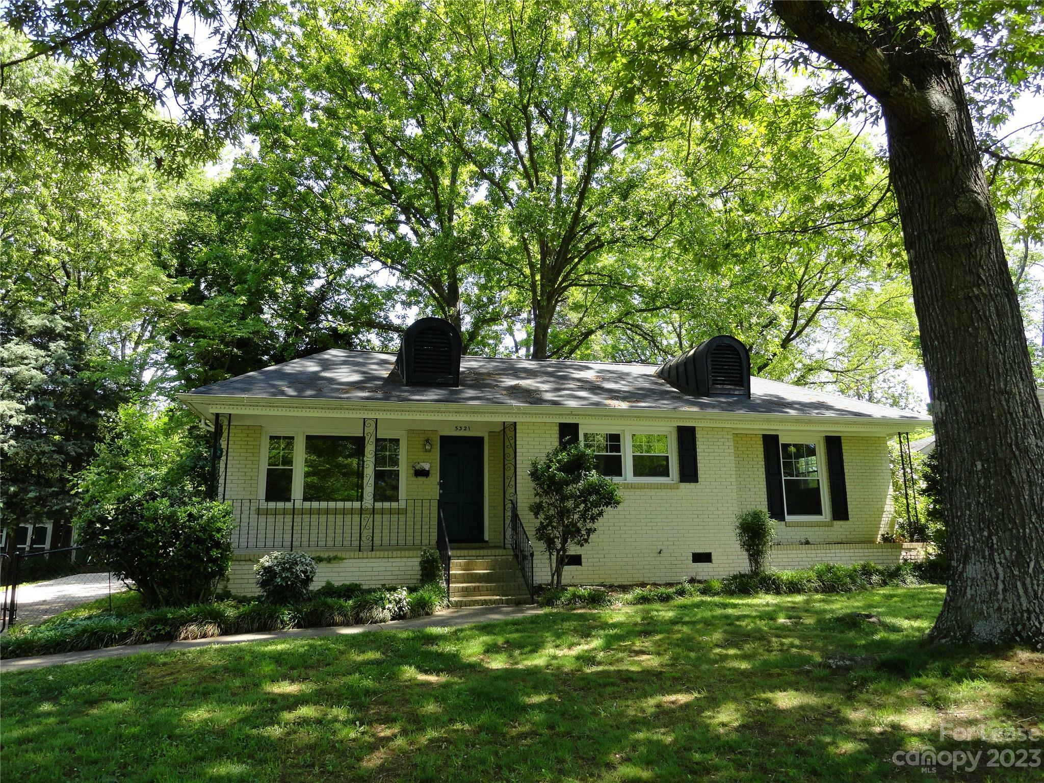 Property Photo:  5321 Chedworth Drive  NC 28210 