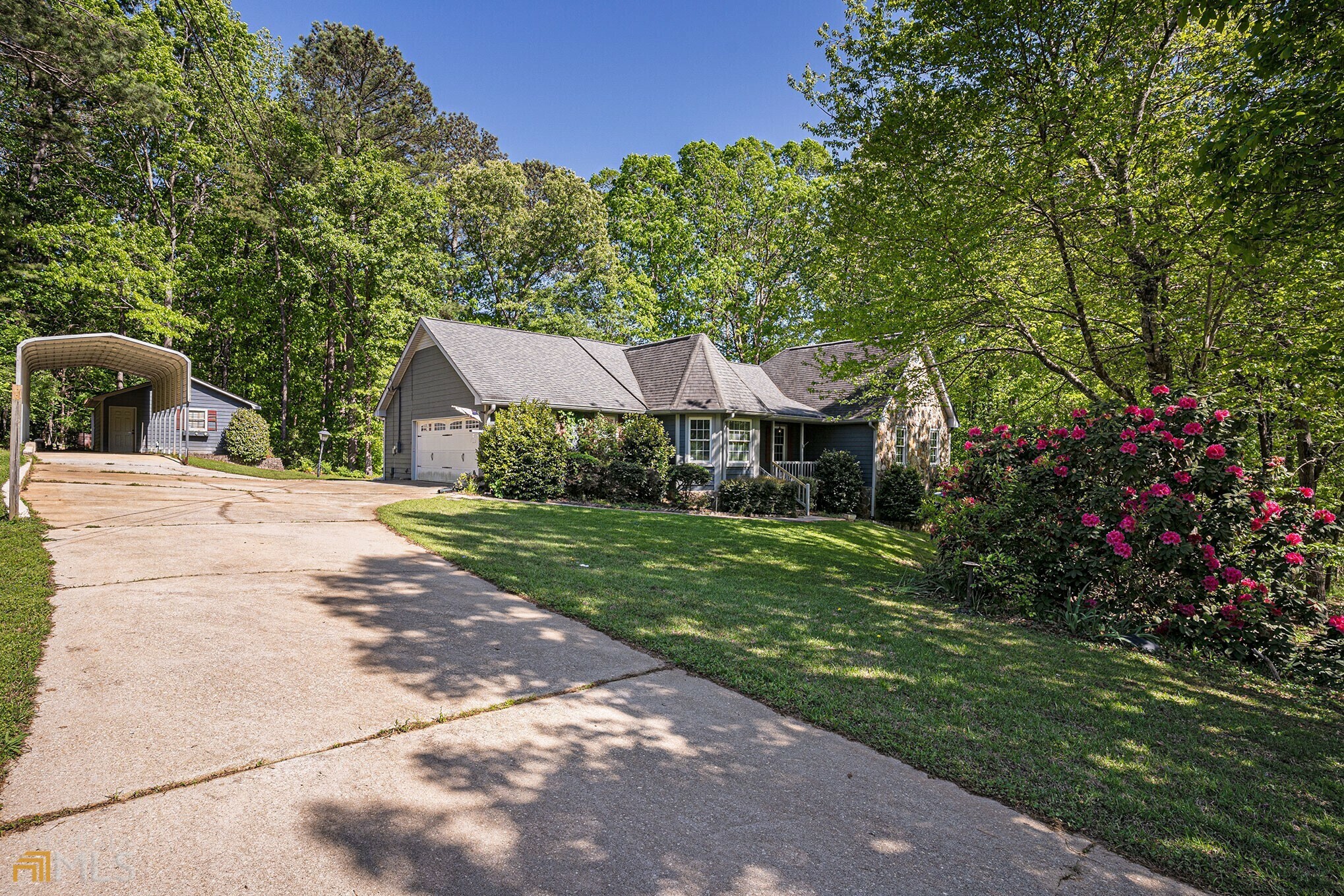 Property Photo:  255 Oak Leaf Drive  GA 30281 