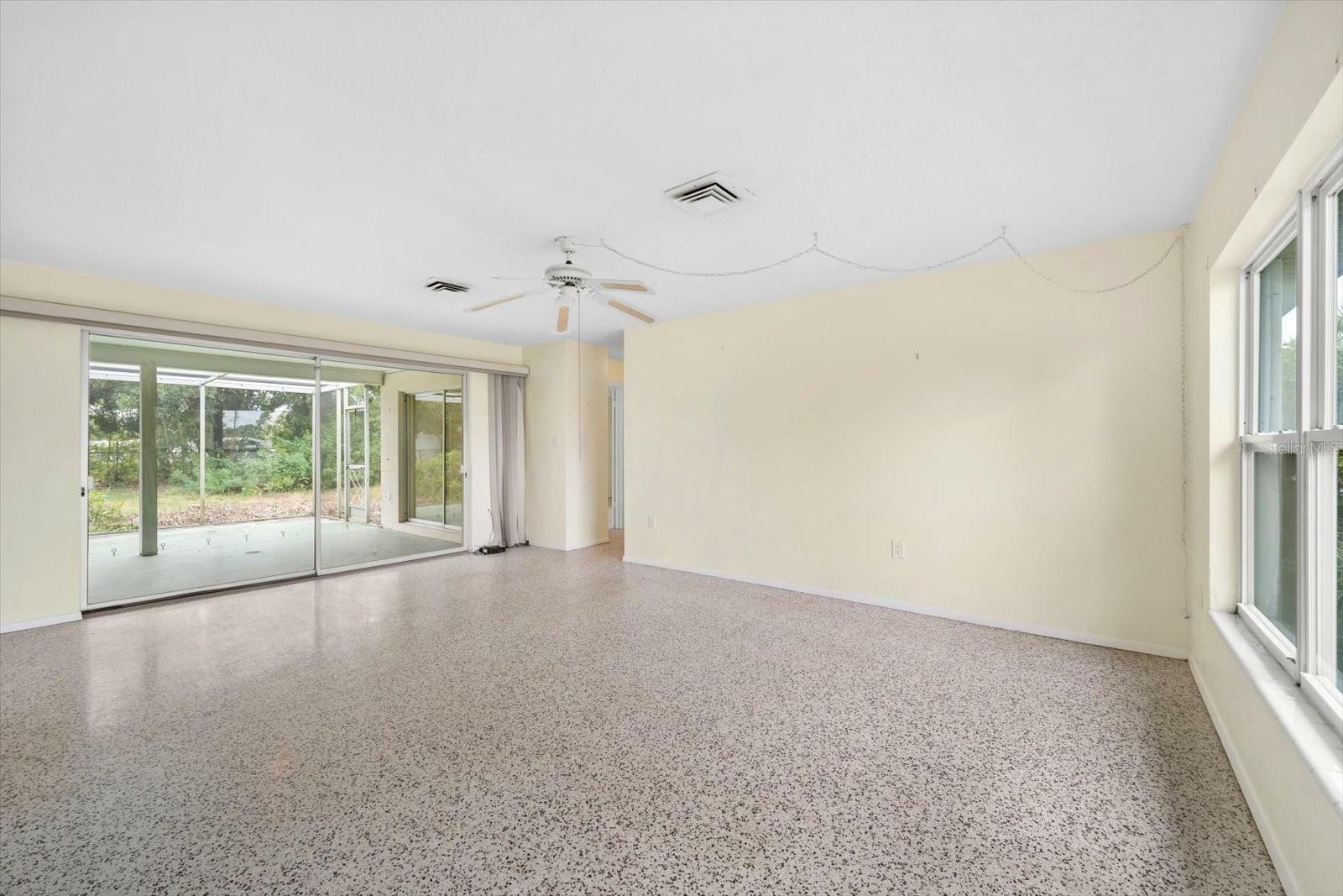 Property Photo:  2407 S Wellesley Drive  FL 34207 