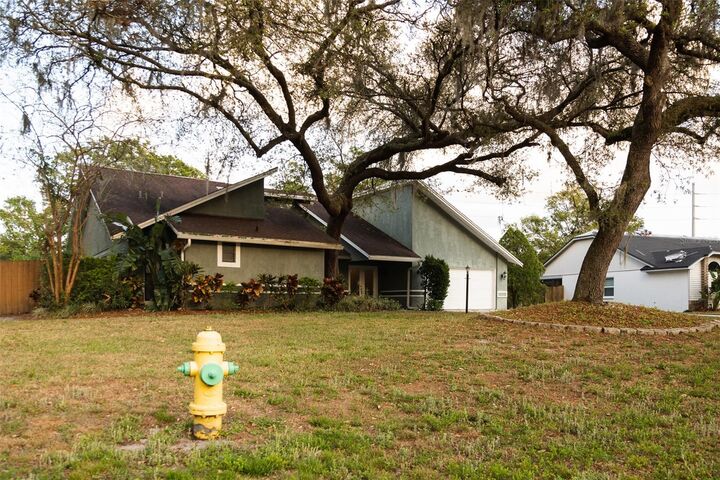 Property Photo:  2599 Bridle Drive  FL 33566