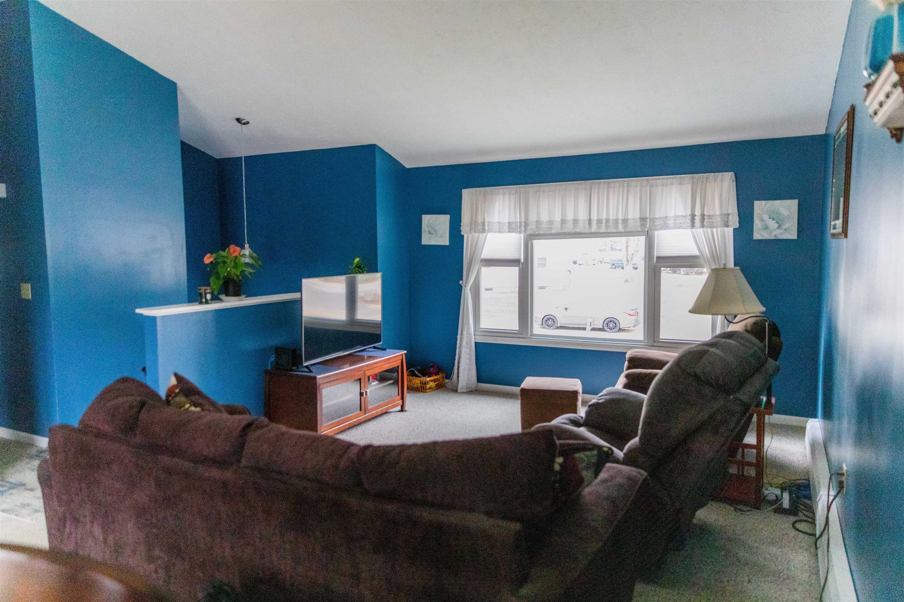 Property Photo: 12 Greentrees Drive NH 03051