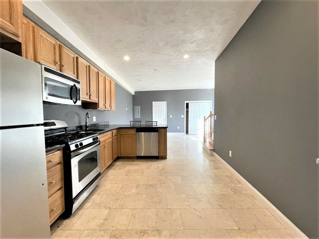 Property Photo: 62 Pleasant Street 11 MA 02148