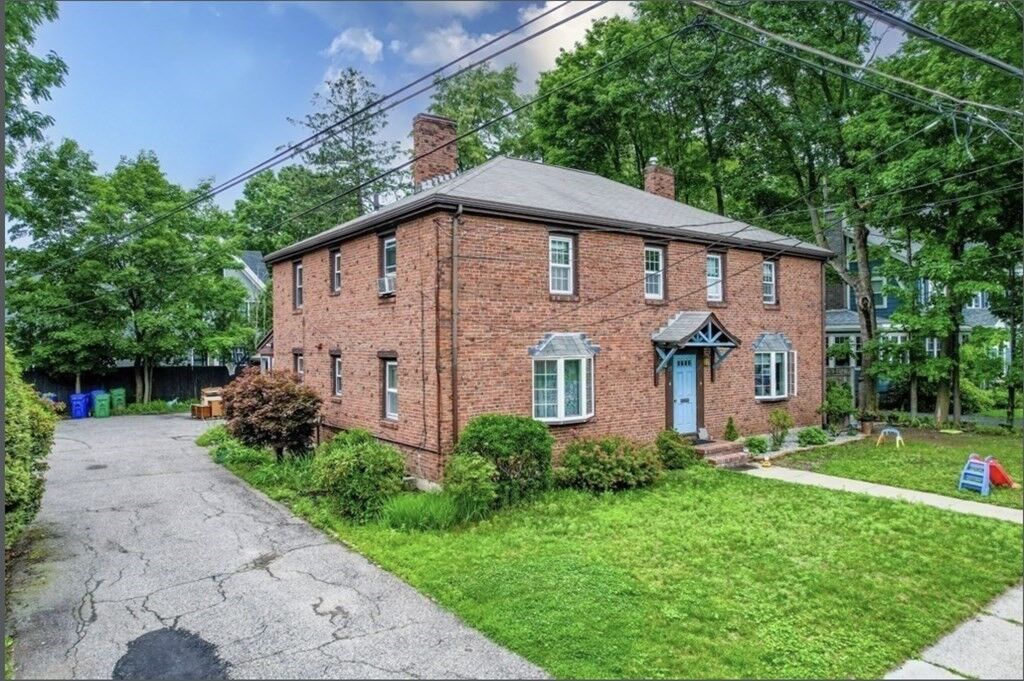 Property Photo: 27-29 Wessex L MA 02459