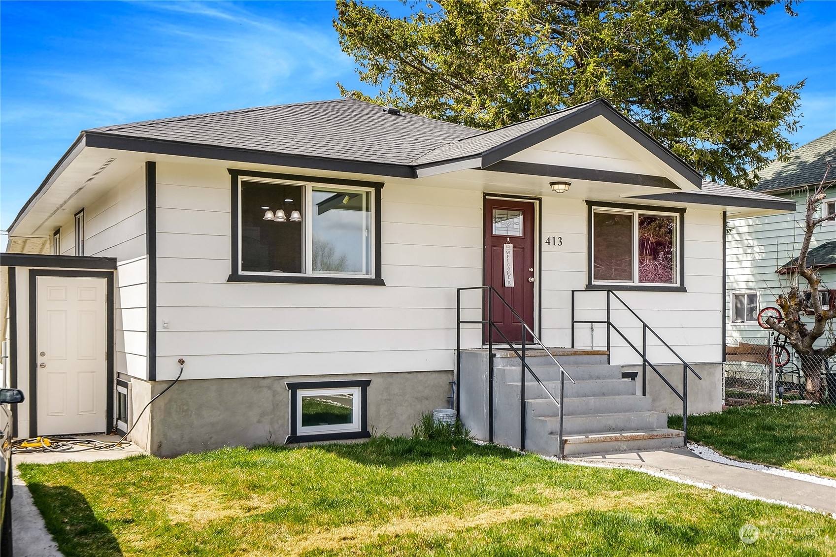 Property Photo:  413 S Maple Street  WA 98857 