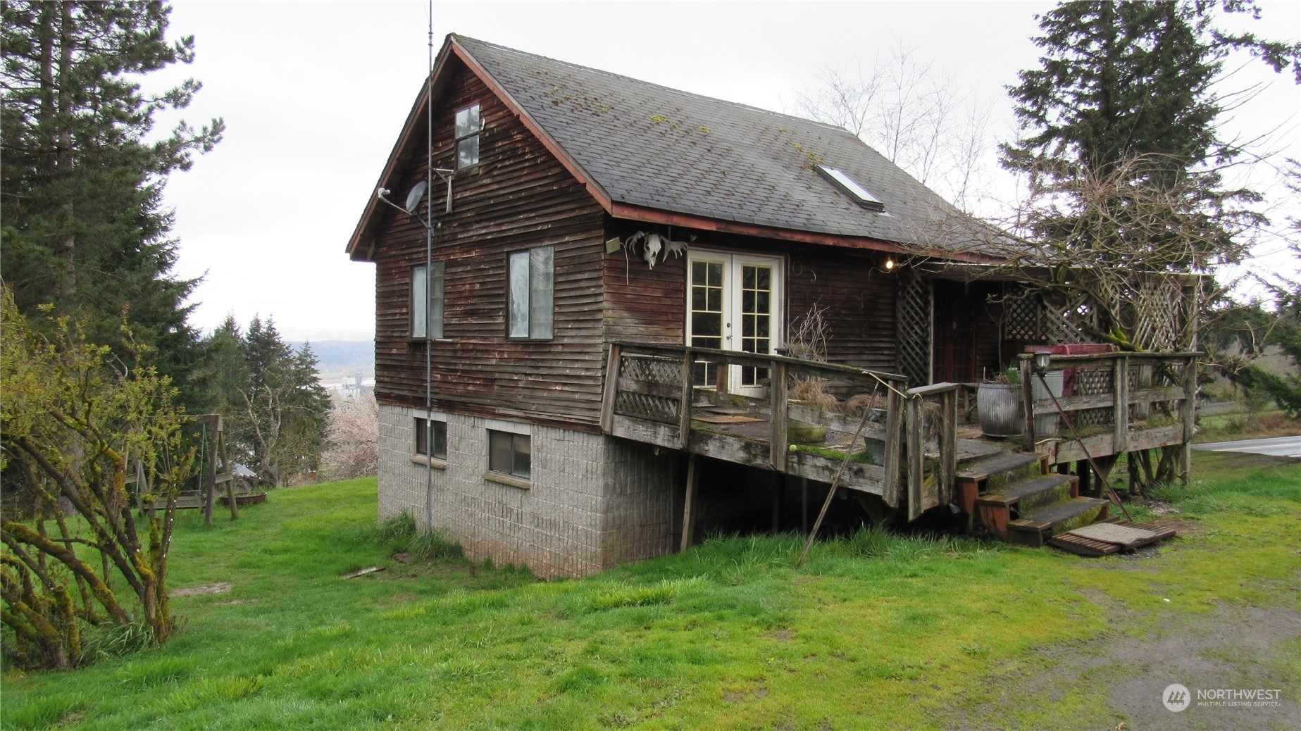 Property Photo:  1909 Cloverdale Road  WA 98625 