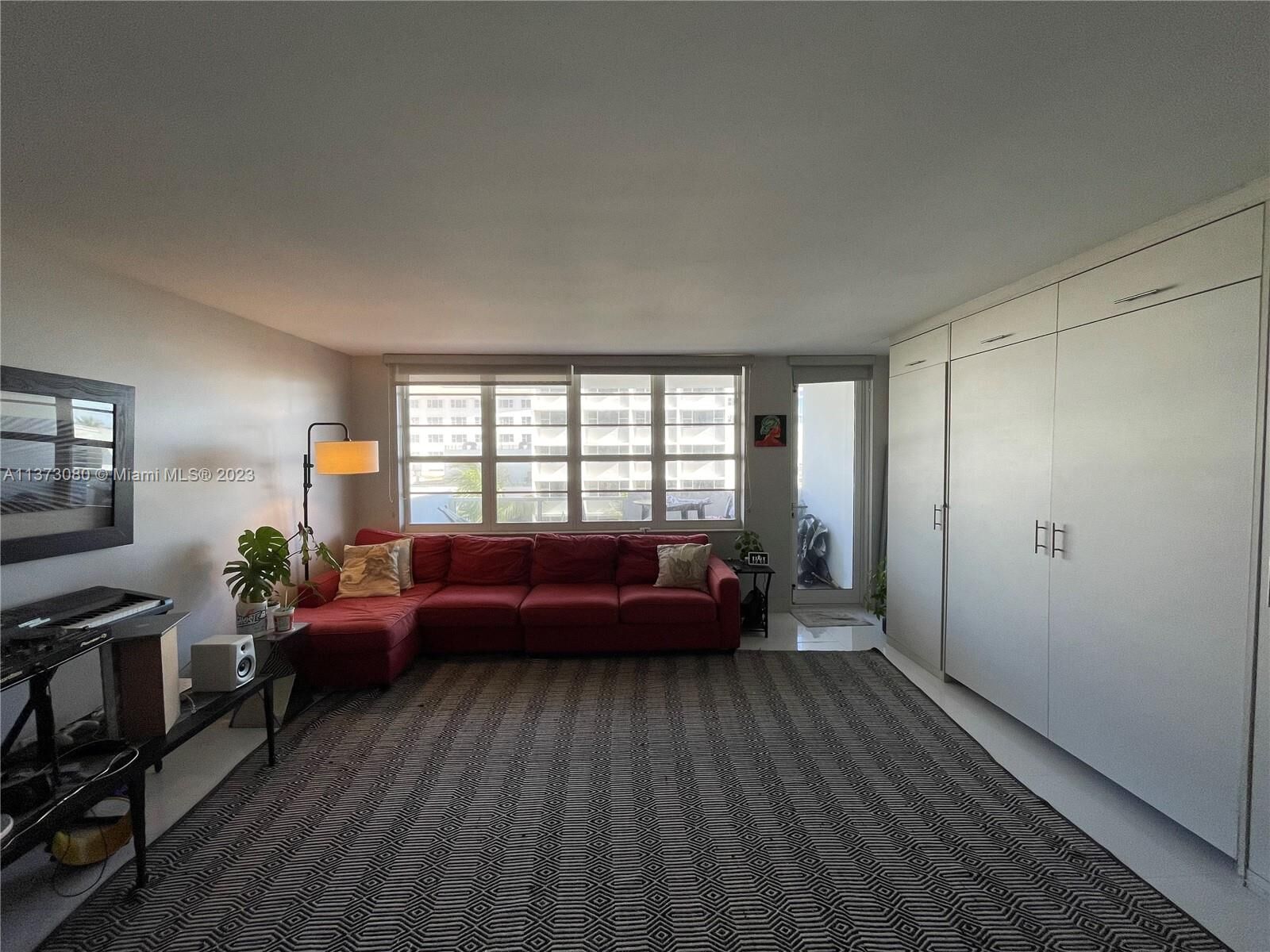 Property Photo:  100 Lincoln Rd 527  FL 33139 