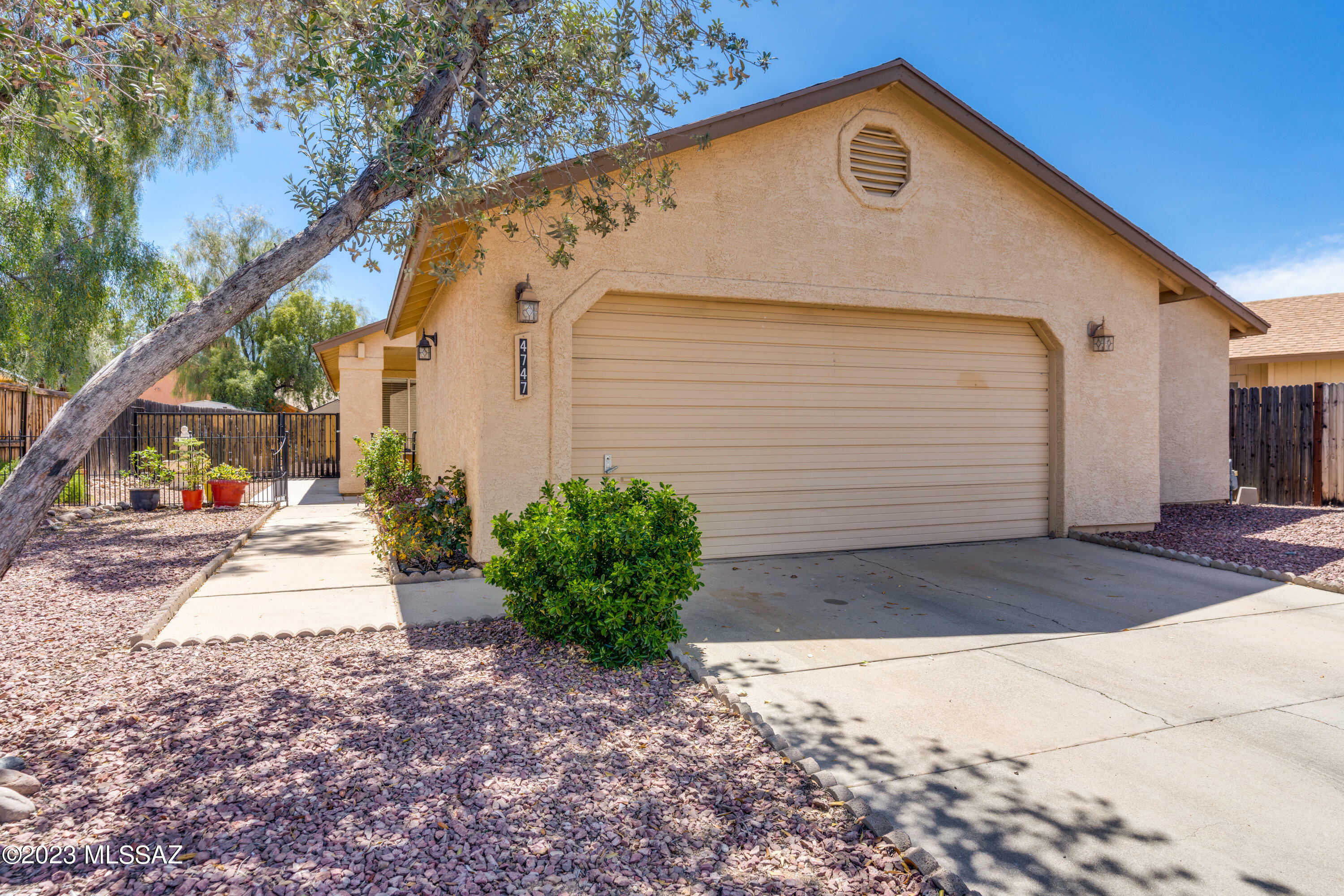 Property Photo:  4747 N Laird Way  AZ 85705 