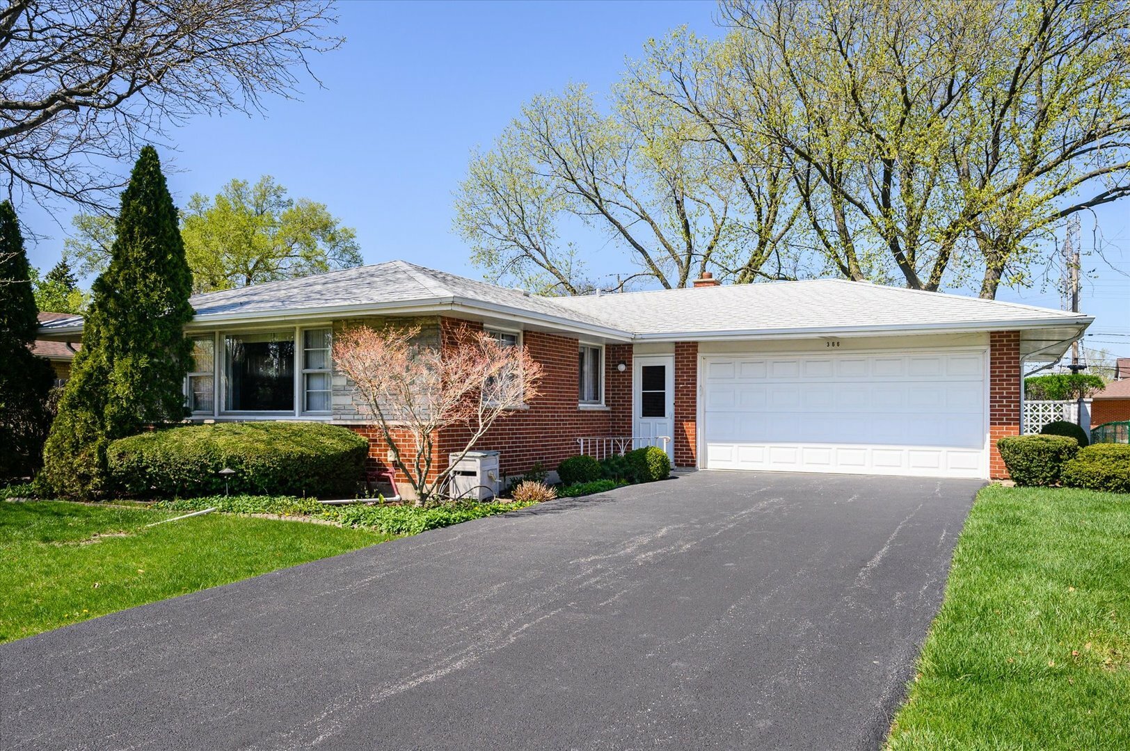 Property Photo:  366 Lance Drive  IL 60016 