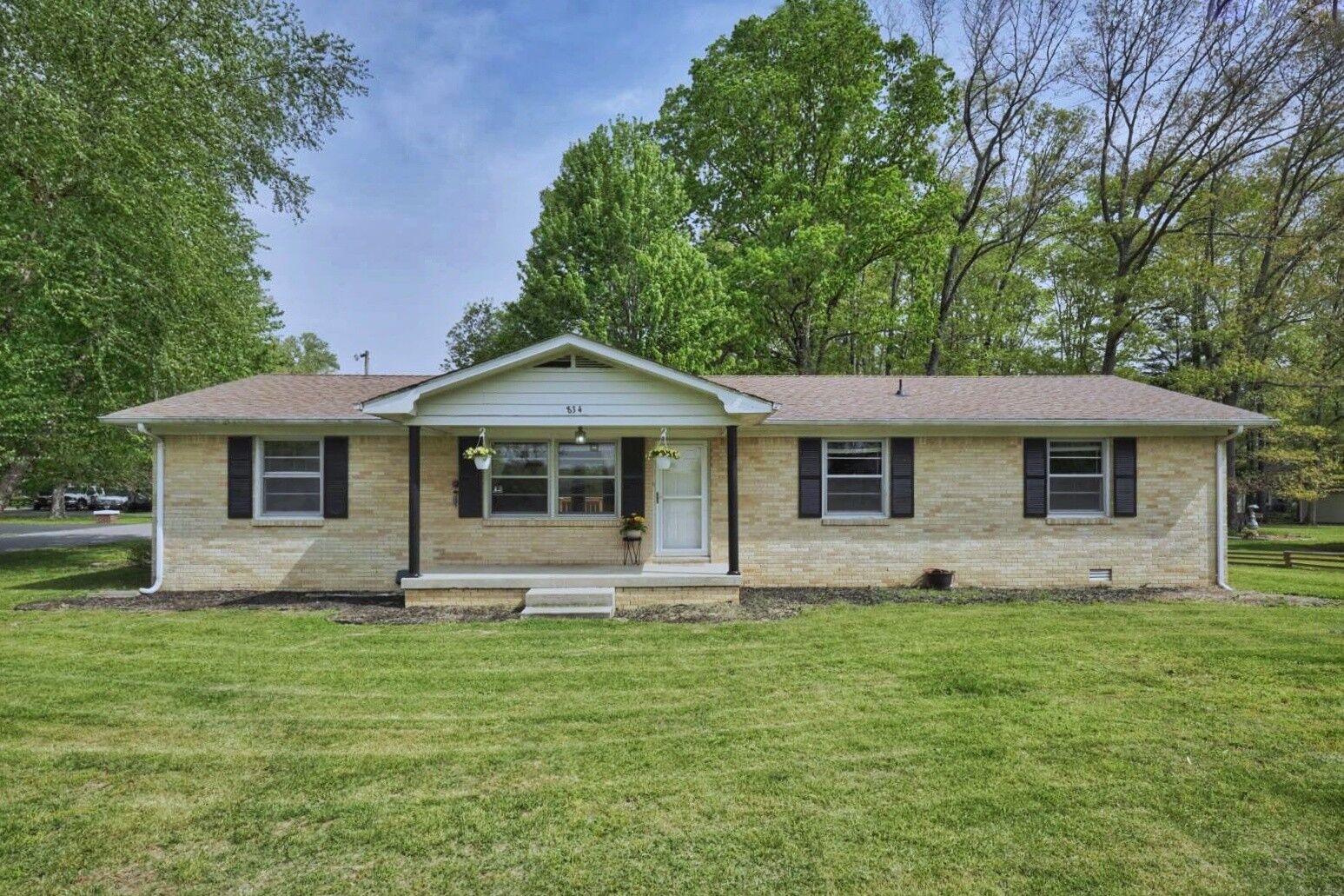 Property Photo: 834 Dry Creek Rd TN 37166