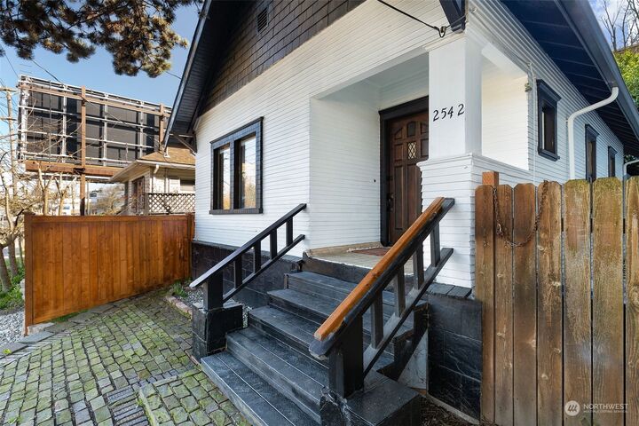 Property Photo: 2542 15th Avenue W WA 98119