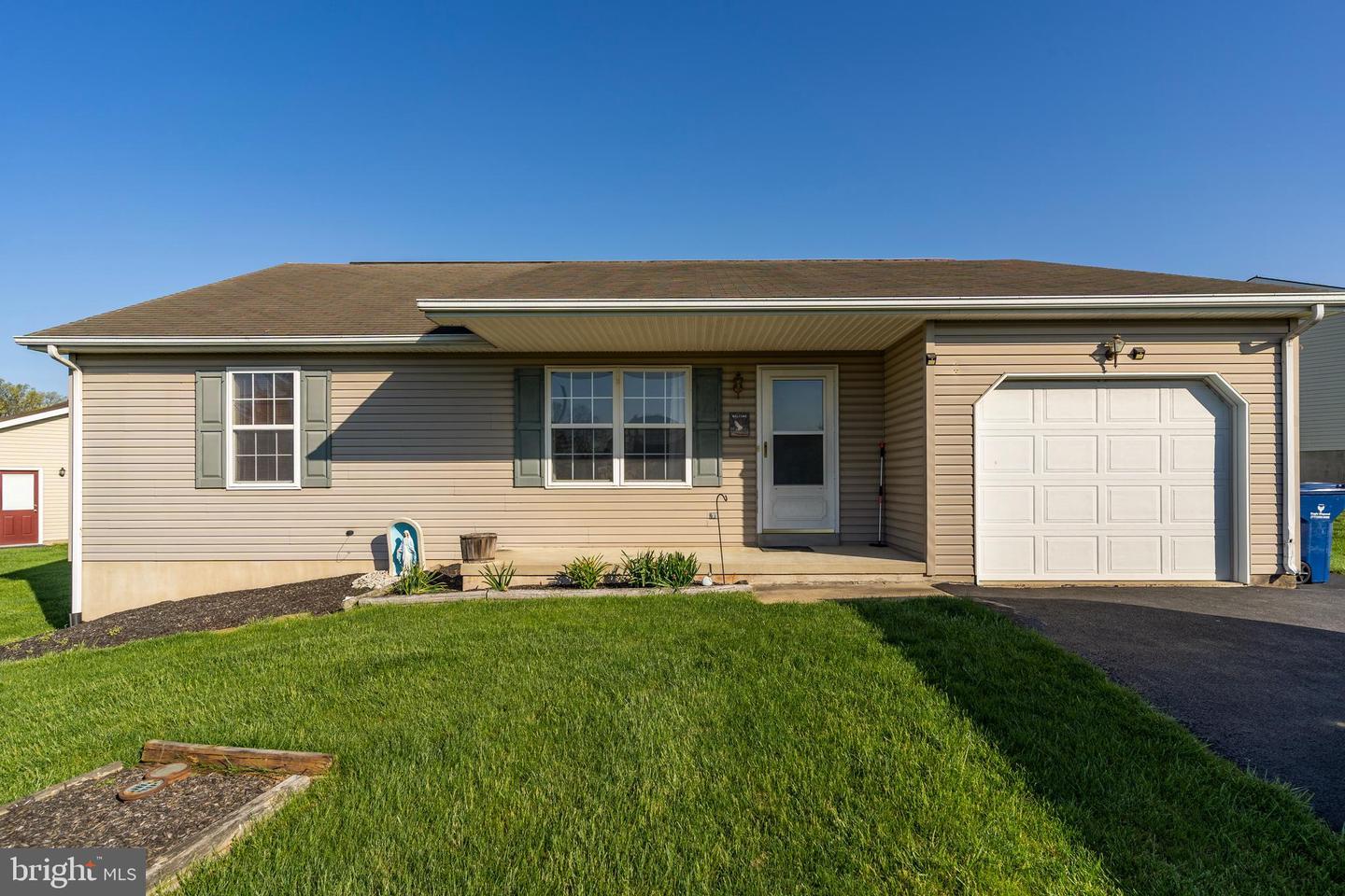 Property Photo: 37 Ray Drive PA 17517