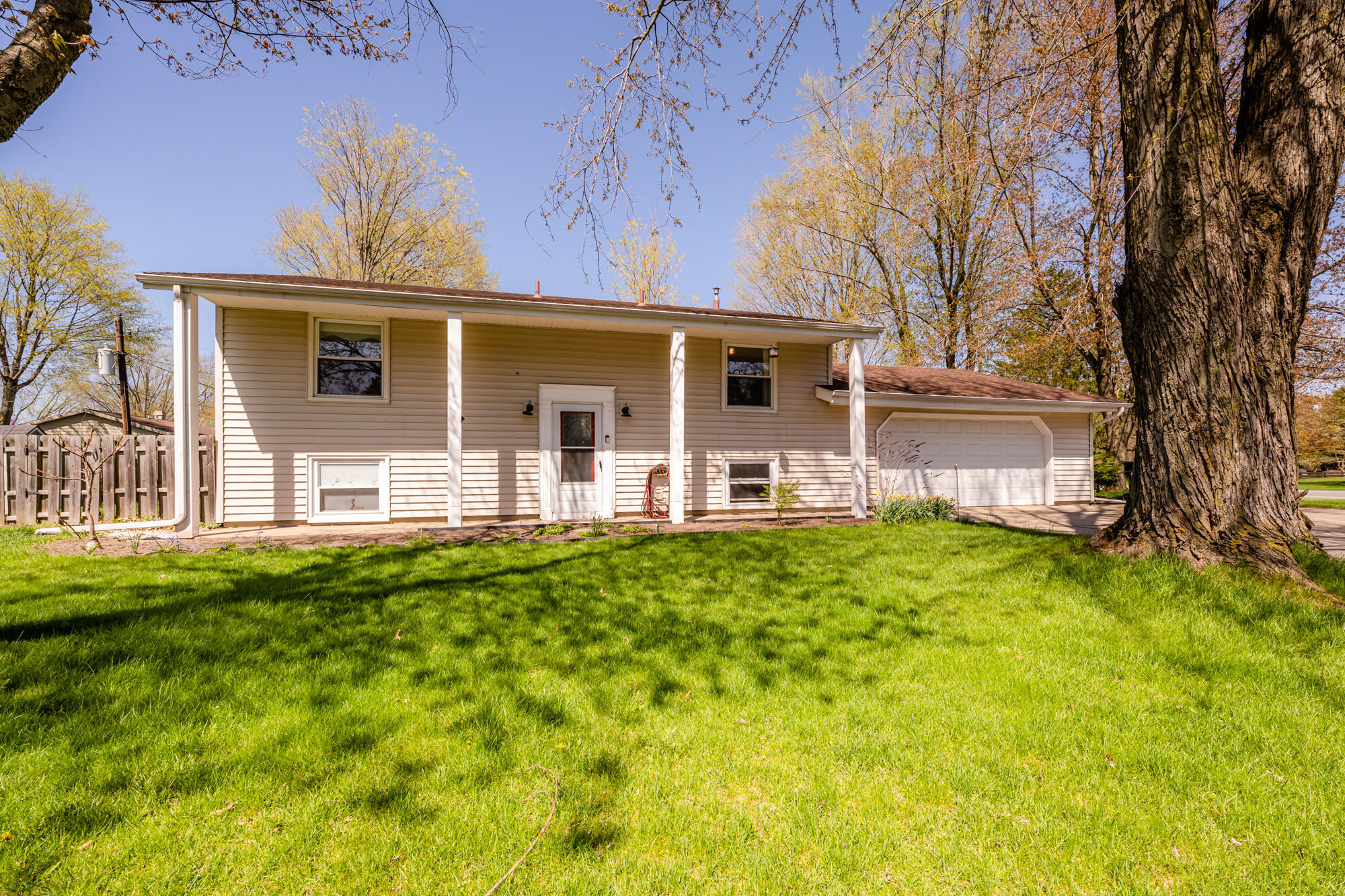 Property Photo: 1315 W Glenlord Road MI 49085