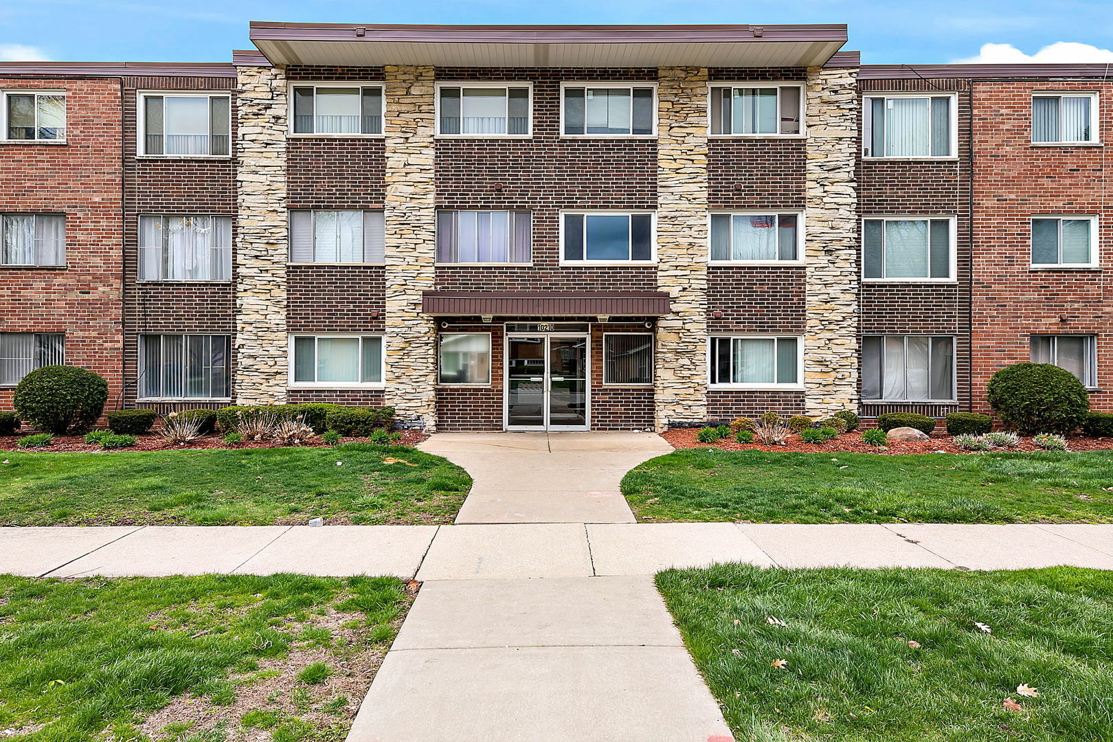Property Photo: 10210 Washington Avenue 302 IL 60453