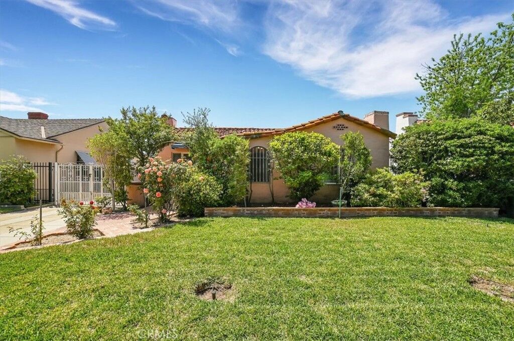 Property Photo:  2216 E Mountain Street  CA 91104 