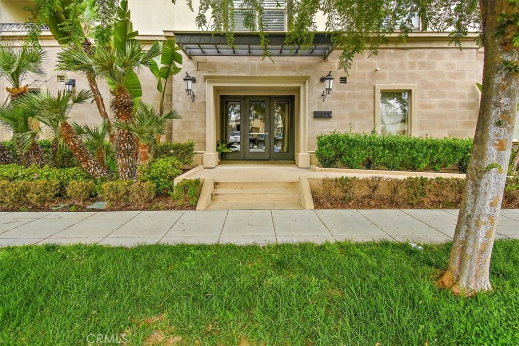 Property Photo:  524 S Anaheim Boulevard 10  CA 92805 