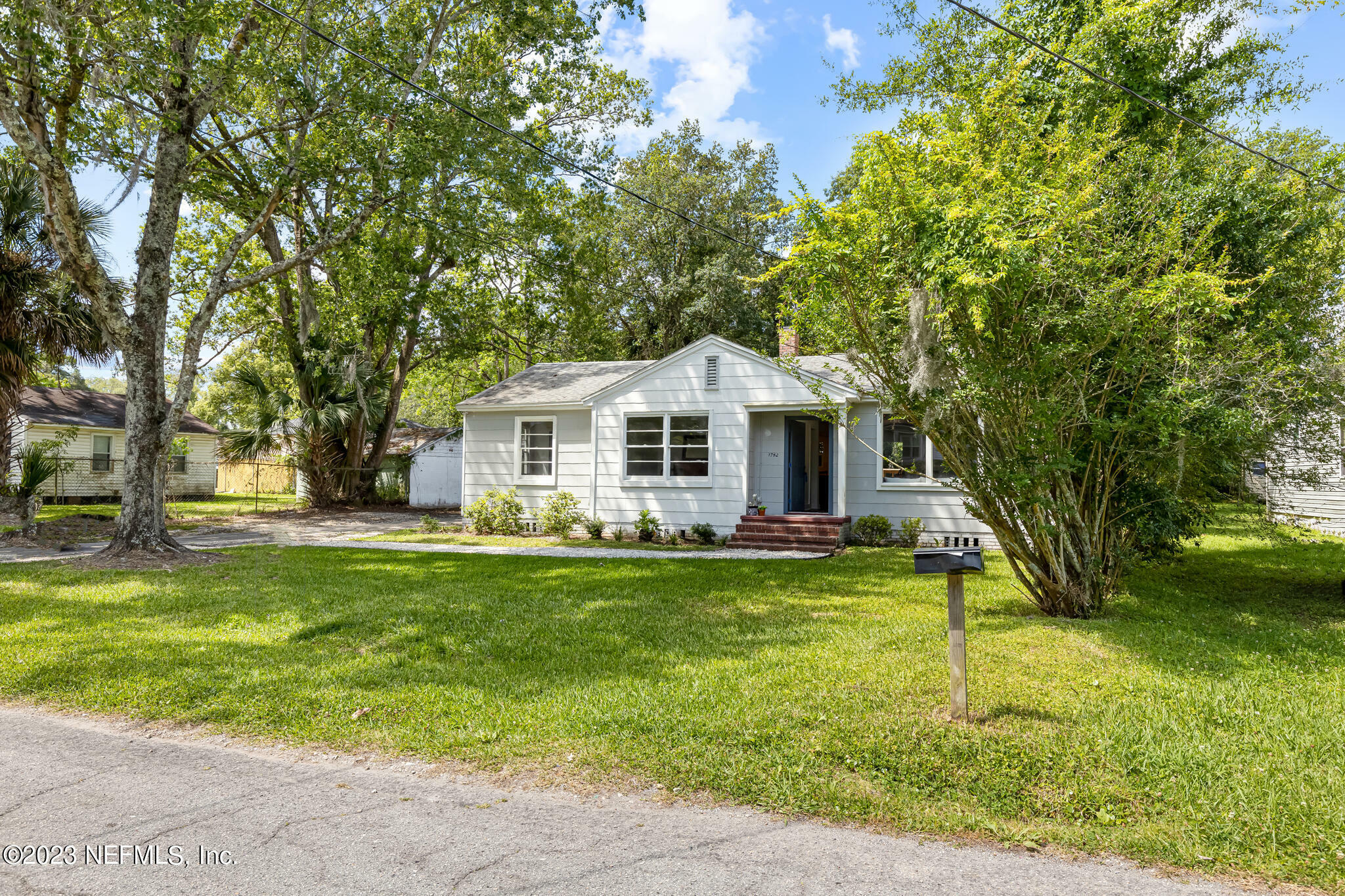 Property Photo:  1782 Lilly Road E  FL 32207 