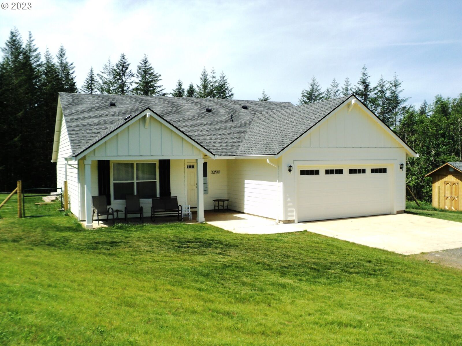 Property Photo:  32501 NE 9th St  WA 98671 