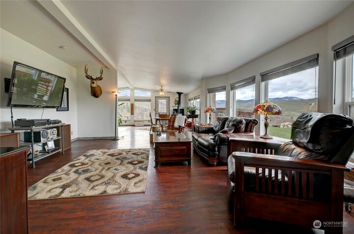 Property Photo: 453 B Pine Creek Road B WA 98855