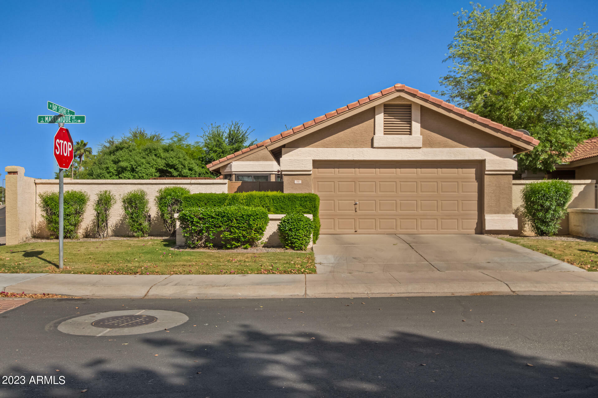 Property Photo:  701 S Martinique Drive  AZ 85233 