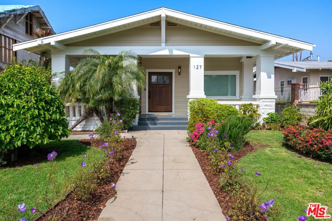 Property Photo:  127  N Hobart Blvd  CA 90004 