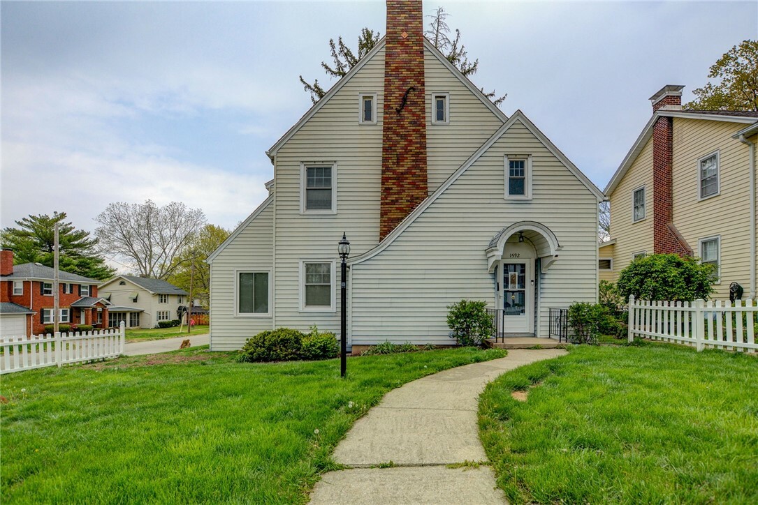 Property Photo:  1592 W Riverview Avenue  IL 62522 