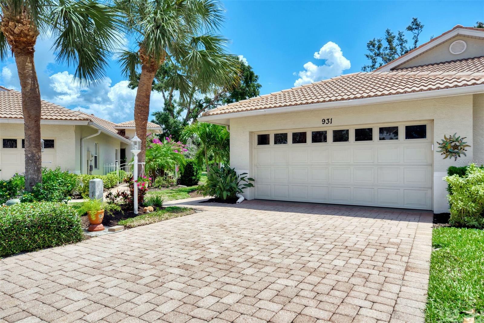 Property Photo:  931 Onager Court  FL 34223 